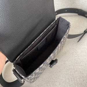  Dior Saddle Pouch With Strap - DM15