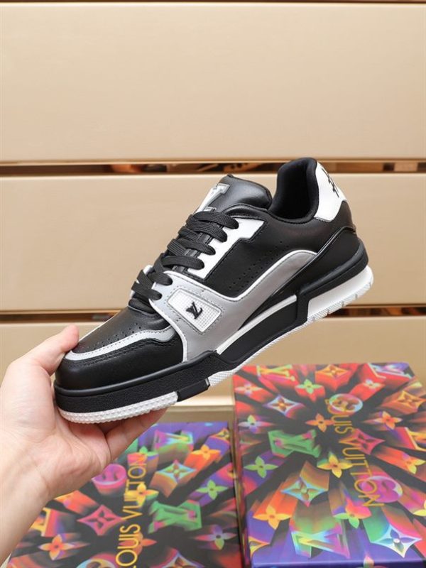 Louis Vuitton Trainer Sneakers - LS02