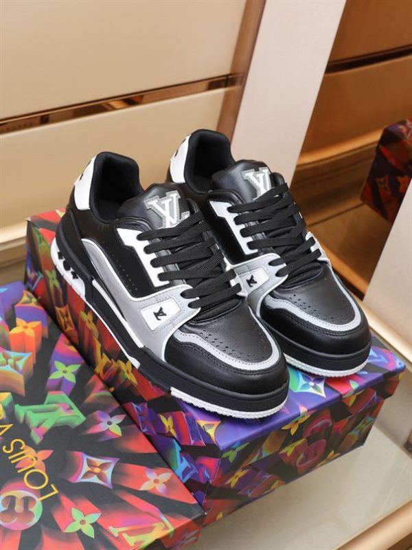 Louis Vuitton Trainer Sneakers - LS02