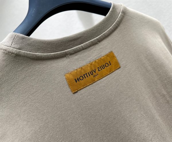 Louis Vuitton T-shirt - LT19