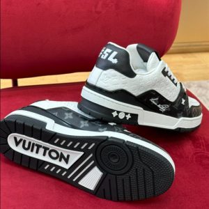 Louis Vuitton Trainer Sneaker - LS30