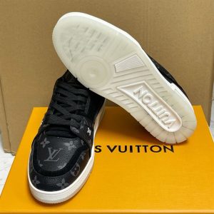 Louis Vuitton Trainer Sneaker - LS43