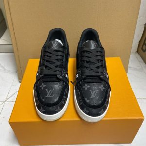 Louis Vuitton Trainer Sneaker - LS43