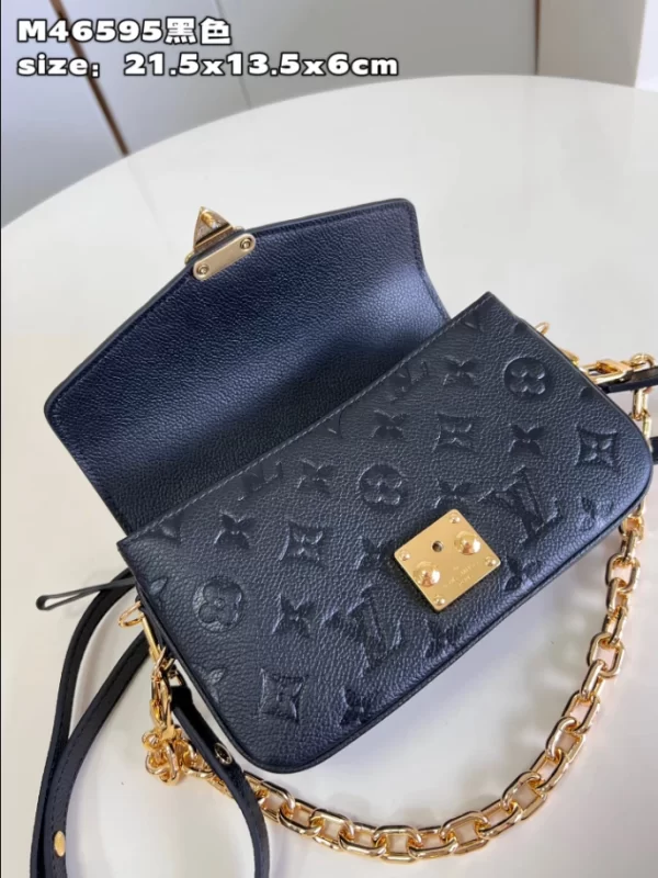 Louis Vuitton Pochette Métis East West - LC12