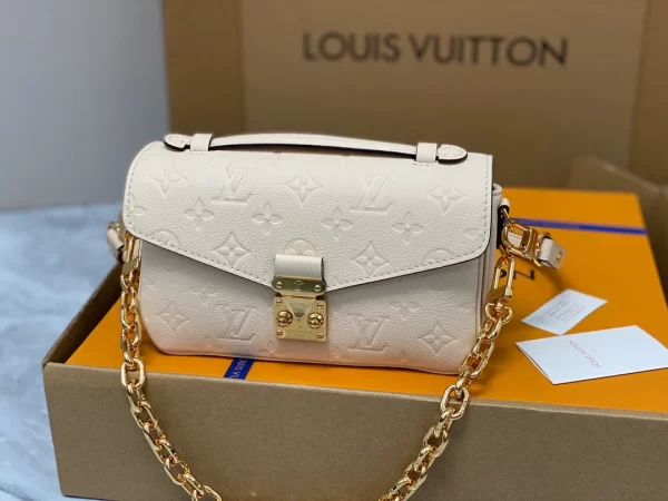 Louis Vuitton Pochette Métis East West - LC13