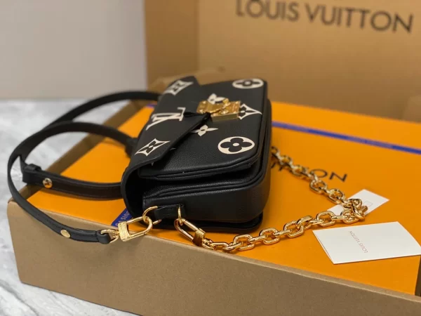 Louis Vuitton Pochette Métis East West - LC14