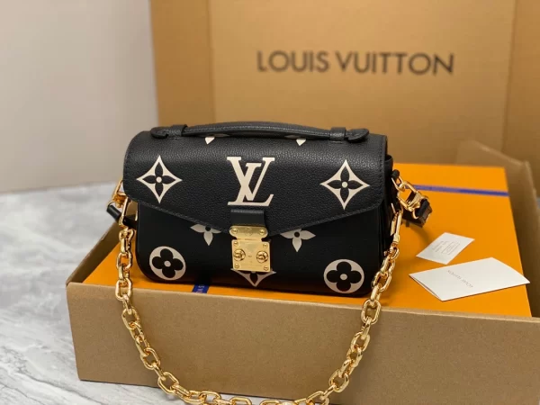 Louis Vuitton Pochette Métis East West - LC14