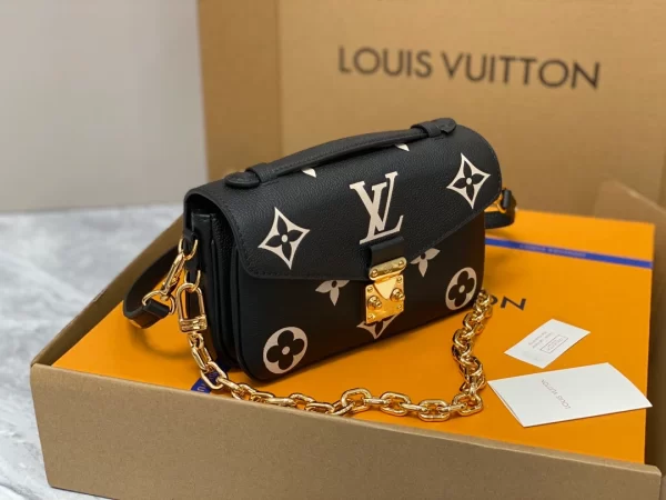 Louis Vuitton Pochette Métis East West - LC14