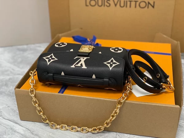 Louis Vuitton Pochette Métis East West - LC14