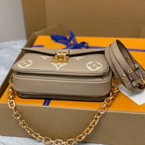 Louis Vuitton Pochette Métis East West - LC15