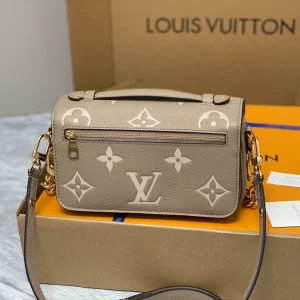 Louis Vuitton Pochette Métis East West - LC15