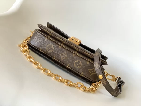 Louis Vuitton Pochette Métis East West - LC16