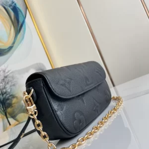 Louis Vuitton Wallet On Chain Ivy - LC09