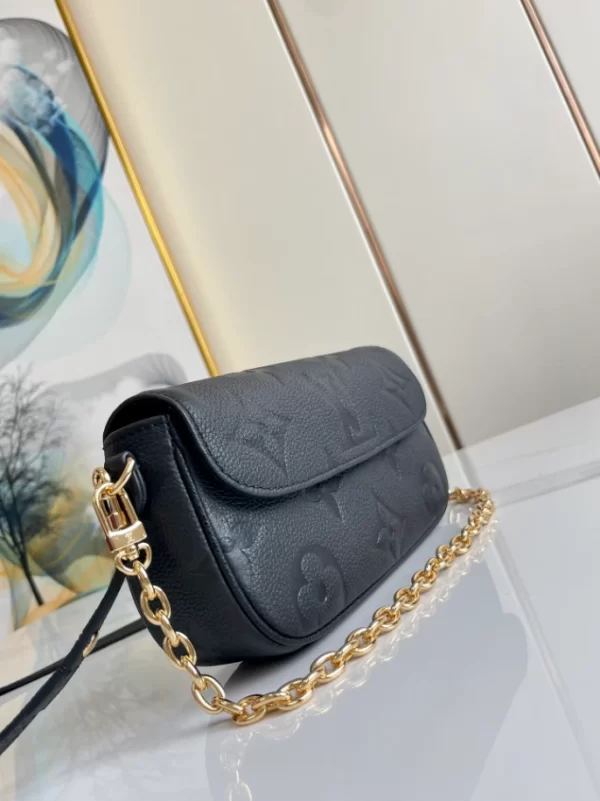 Louis Vuitton Wallet On Chain Ivy - LC09