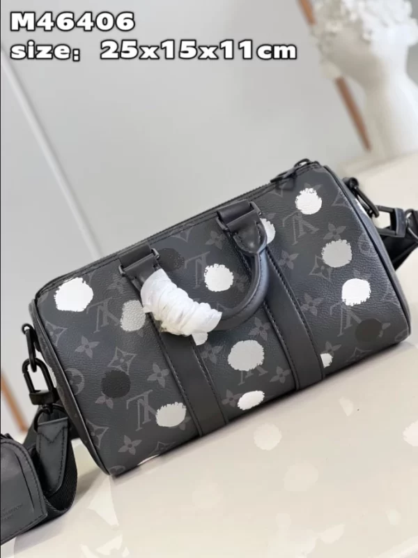 LV x YK Bandoulière Keepall 25 Monogram Eclipse Canvas Bag - LD04