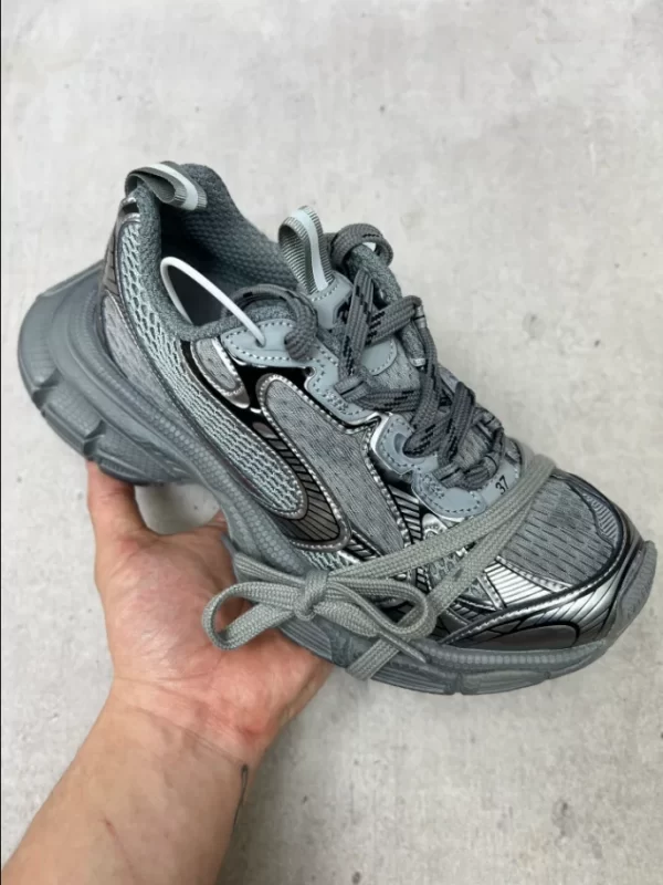 Balenciaga Men's 3XL Sneaker In Grey - GS38