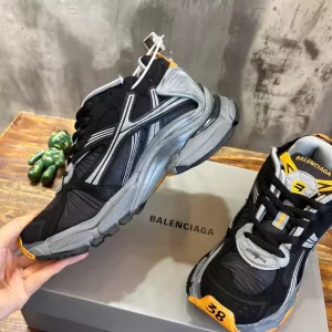 Balenciaga Men's Runner Sneaker in Black - GS43