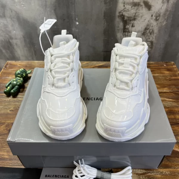 Balenciaga Women's Triple S Sneaker in White - GS58