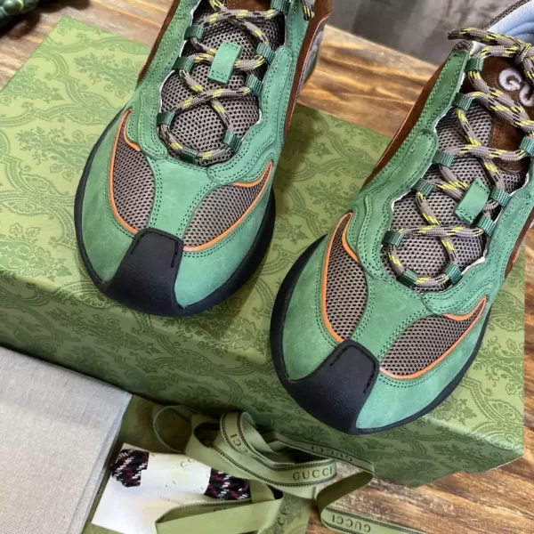 Gucci Run Sneaker In Green Suede - CS17