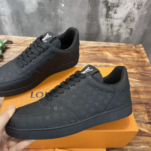 Louis Vuitton Rivoli Sneaker - LS59