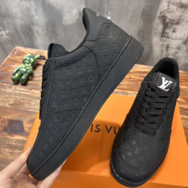 Louis Vuitton Rivoli Sneaker - LS59