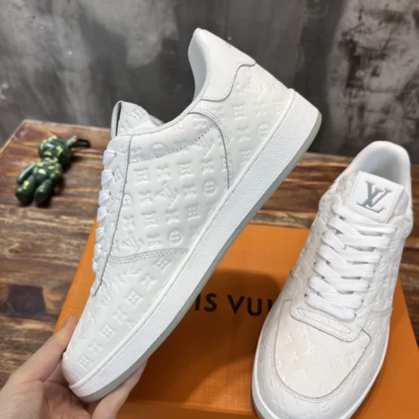 Louis Vuitton Rivoli Sneaker - LS60