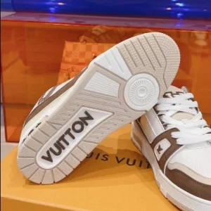 Louis Vuitton Trainer Sneaker - LS56