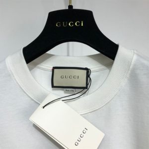 Gucci Cotton Jersey T-Shirt With Gucci Mirror Print In White - GT18