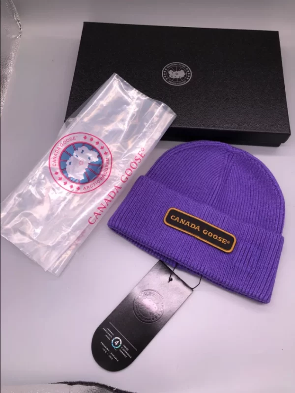 Canada Goose Emblem Toque Beanie - H05