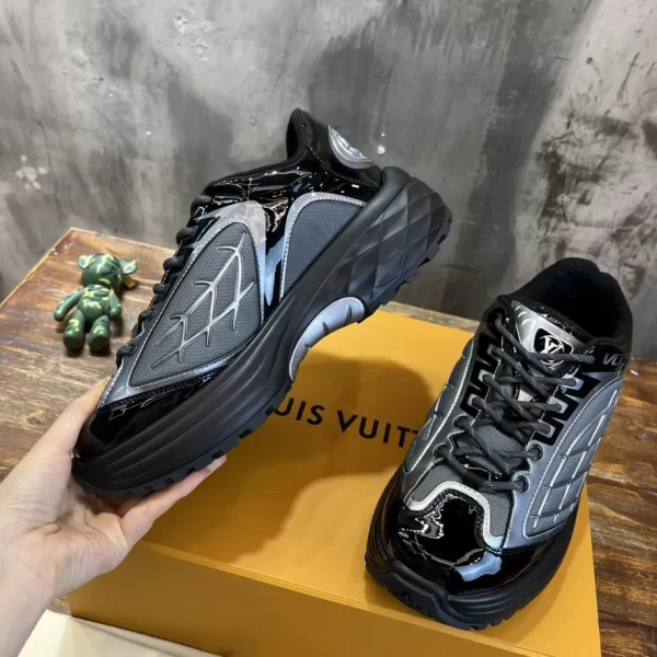 Louis Vuitton Discovery Lace Up In Black Sneaker - LS68