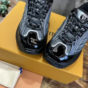 Louis Vuitton Discovery Lace Up In Black Sneaker - LS68