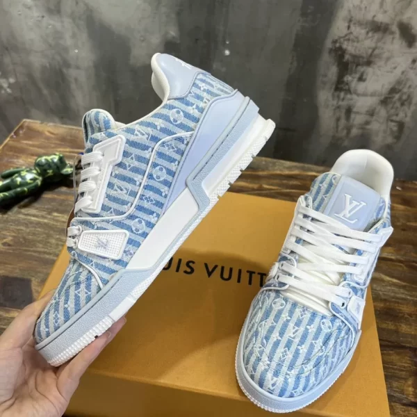 Louis Vuitton Trainer Sneaker - LS76