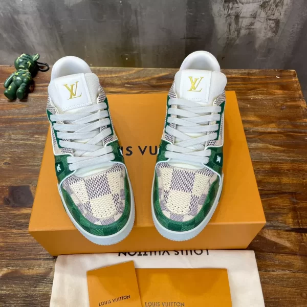 Louis Vuitton Trainer Sneaker in Green