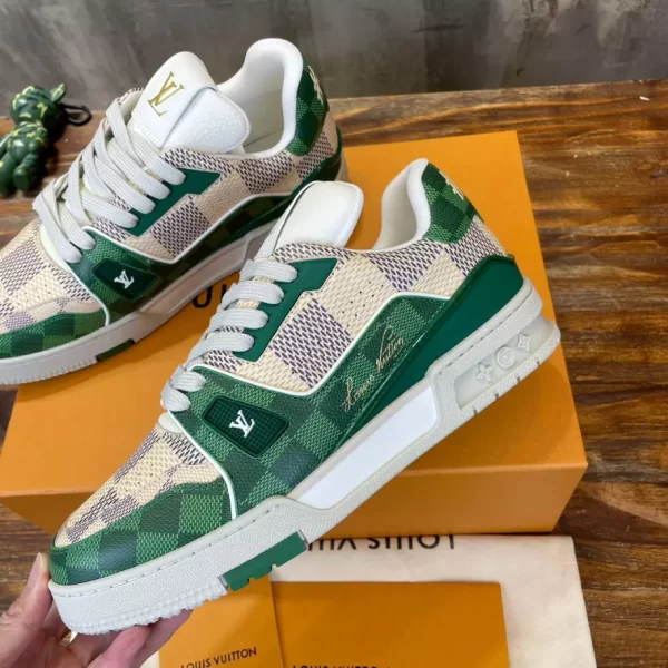 Louis Vuitton Trainer Sneaker in Green