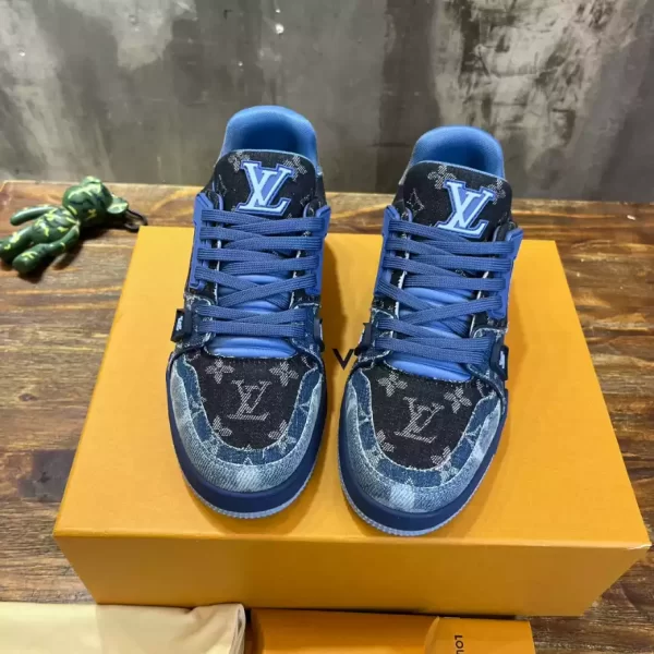 Louis Vuitton Trainer Sneaker In Blue - LS80