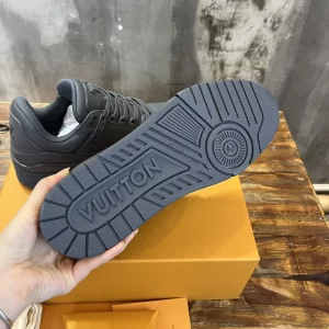 Louis Vuitton Trainer Sneakers - LS88