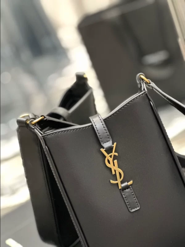 Saint Laurent LE 5 À 7 Vertical in Smooth Leather Bag - YSL10