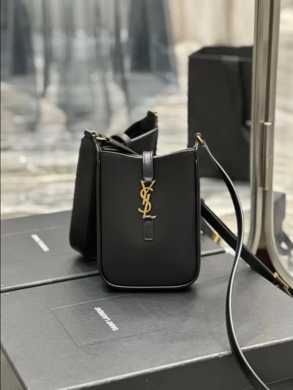 Saint Laurent LE 5 À 7 Vertical in Smooth Leather Bag - YSL10