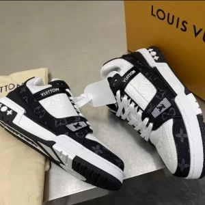 Louis Vuitton Trainer Sneakers - LS93