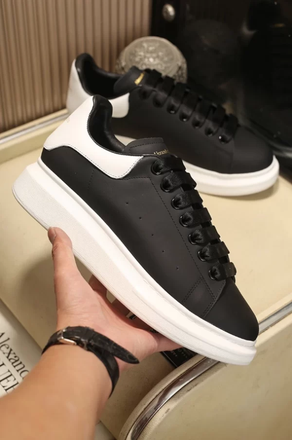 Alexander McQueen Oversized Leather Sneakers - AS08