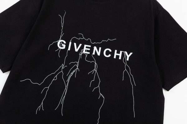 Givenchy Boxy fit t-shirt in cotton with reflective artwork - CT04