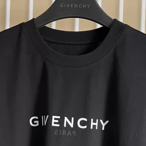 Givenchy Reverse Oversized T-shirt in Cotton - CT07