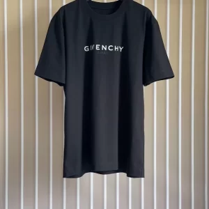 Givenchy Reverse Oversized T-shirt in Cotton - CT07