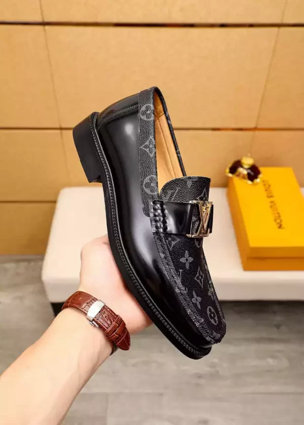 Louis Vuitton Major Loafer - LL10