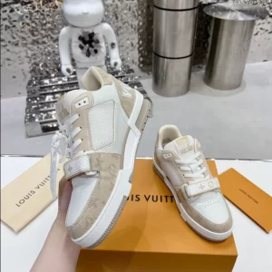 Louis Vuitton Trainer Sneaker - LS105