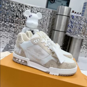 Louis Vuitton Trainer Sneaker - LS105