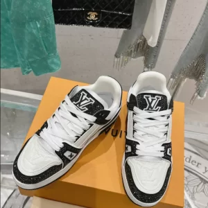 Louis Vuitton Trainer Sneaker - LS118