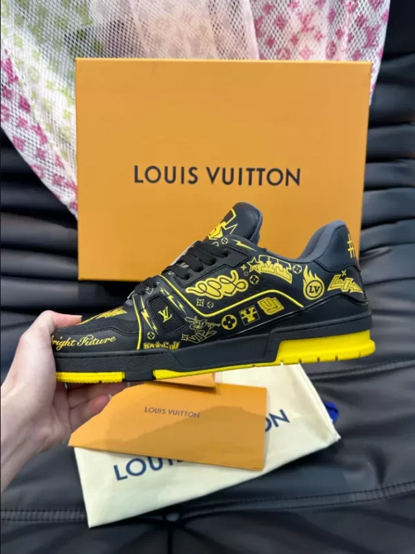 Louis Vuitton Trainer Sneaker - LS120