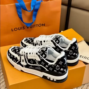 Louis Vuitton Trainer Sneaker in Black - LS114