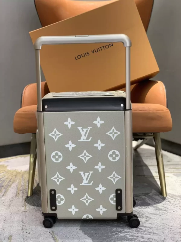 Louis Vuitton Horizon 55 - LD09